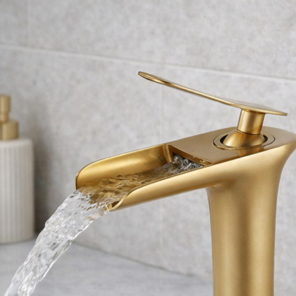 Purea Cascade Tall – Mitigeur lavabo cascade doré pour vasque