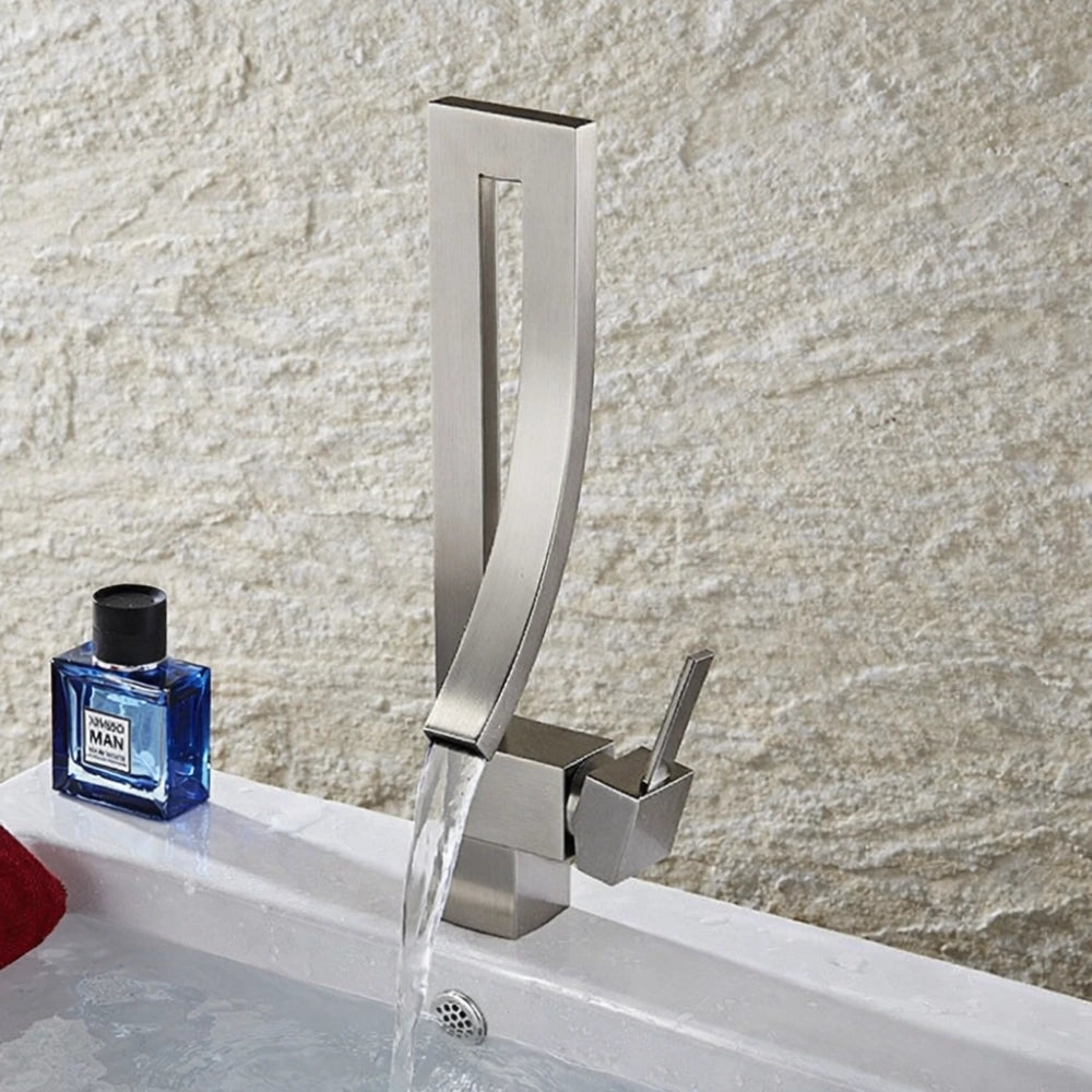 Vector Curve – Mitigeur lavabo design à bec courbé acier brossé